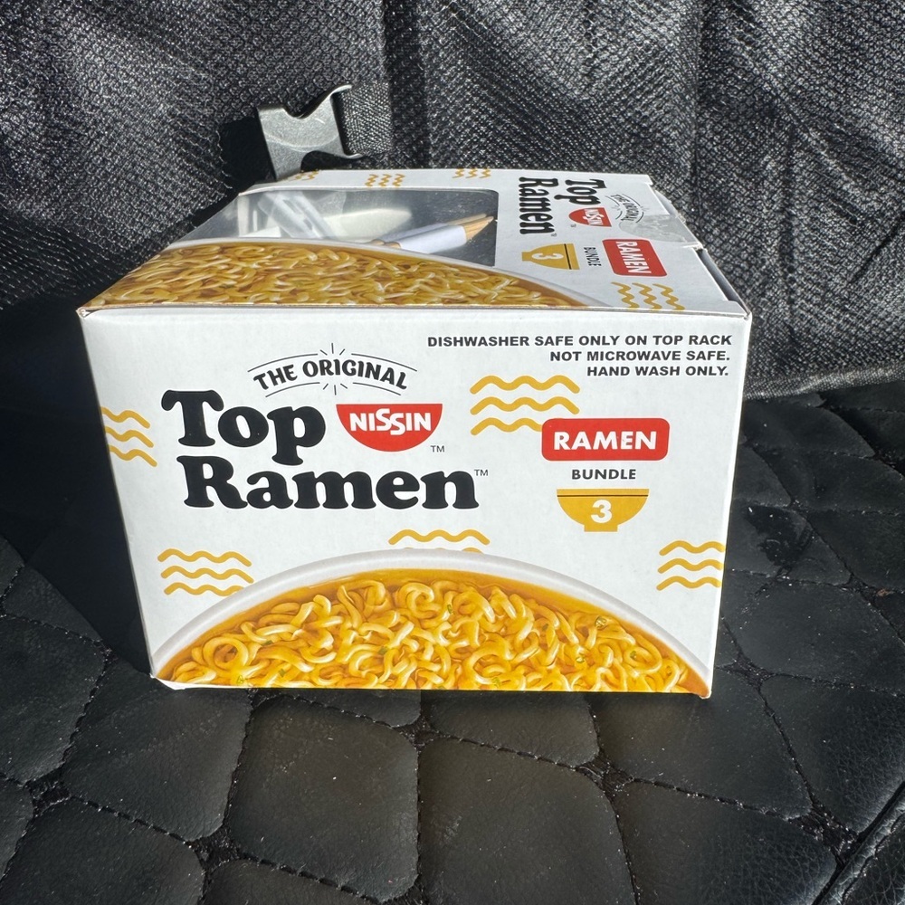 ISSI Ramen Bowl Set with Black and Red Accents - Picture 7 of 9